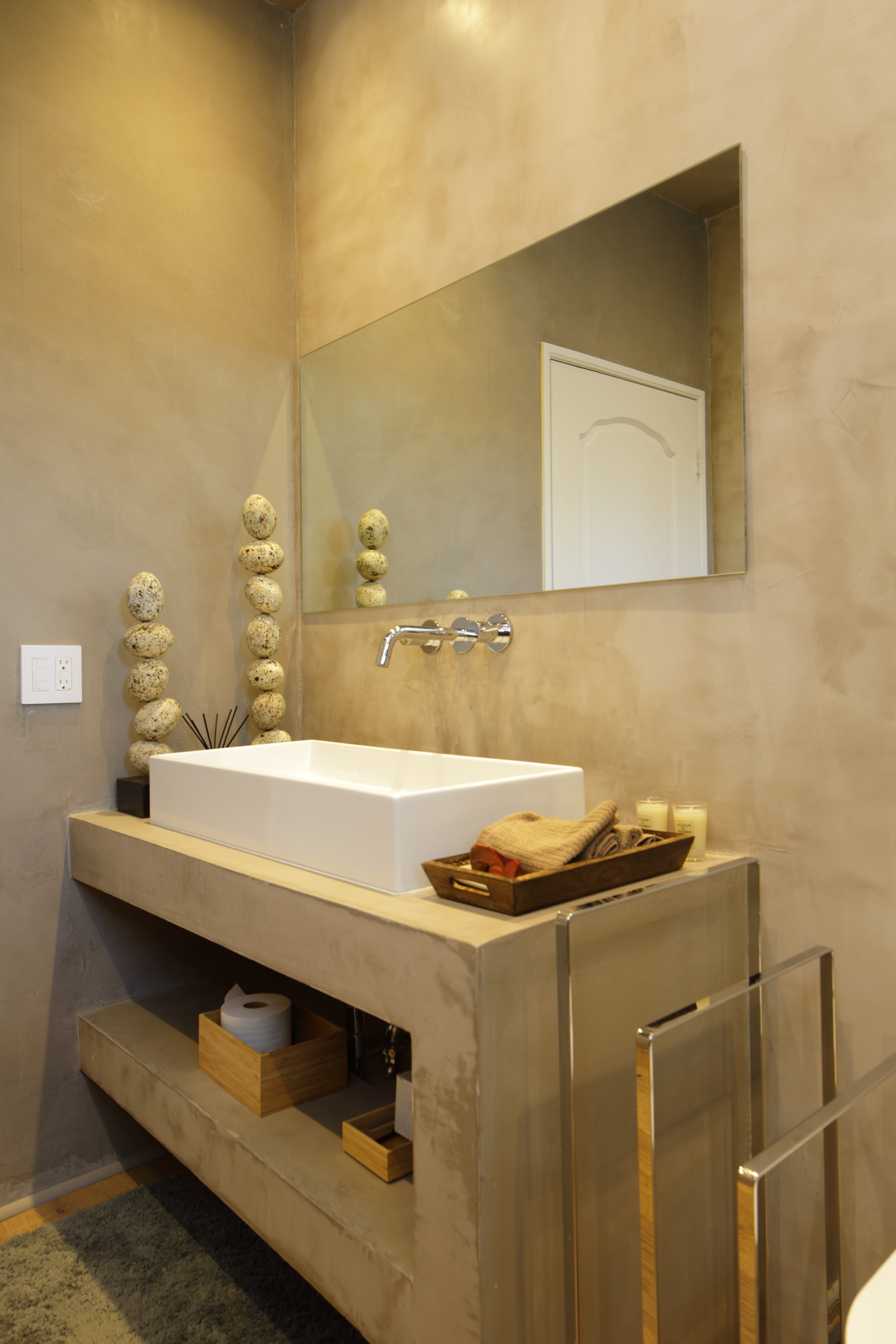 Microcement Beverly Hills — seamless floors and bathrooms